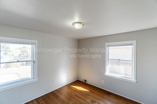 Building Photo - 11 E Rich Ave