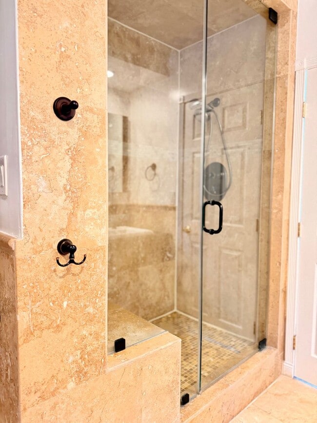 Building Photo - Gorgeous Tarzana Home