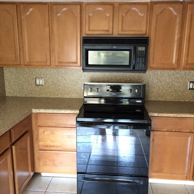 Building Photo - 1622 Shaker Cir