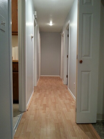 Building Photo - 401 E Lloyd St