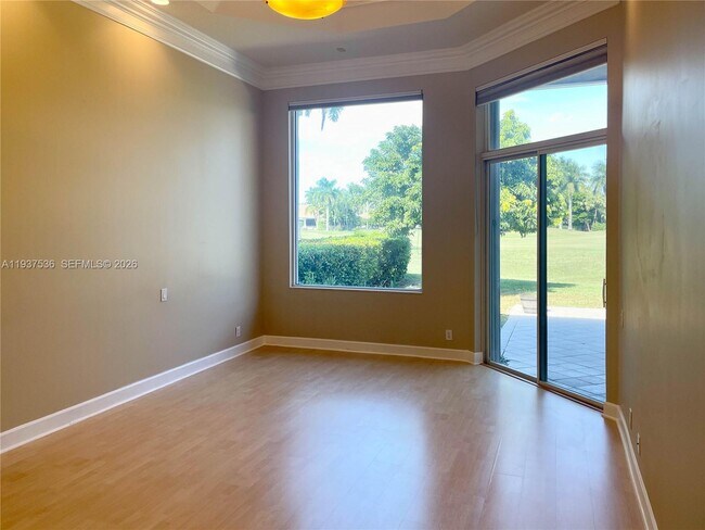 Building Photo - 2579 Mayfair Ln