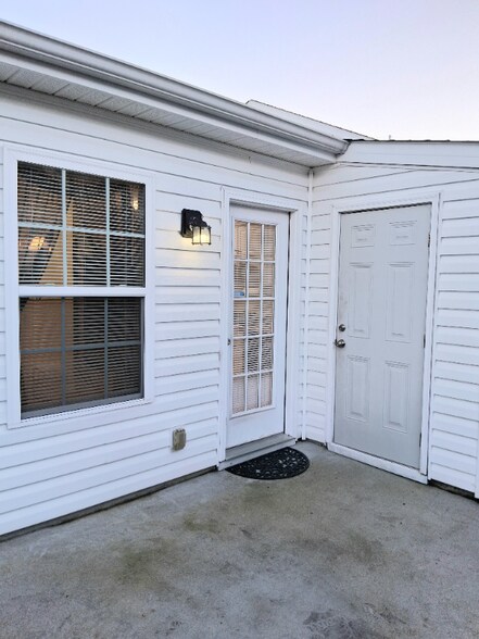 Building Photo - 1731 Elizabeth St