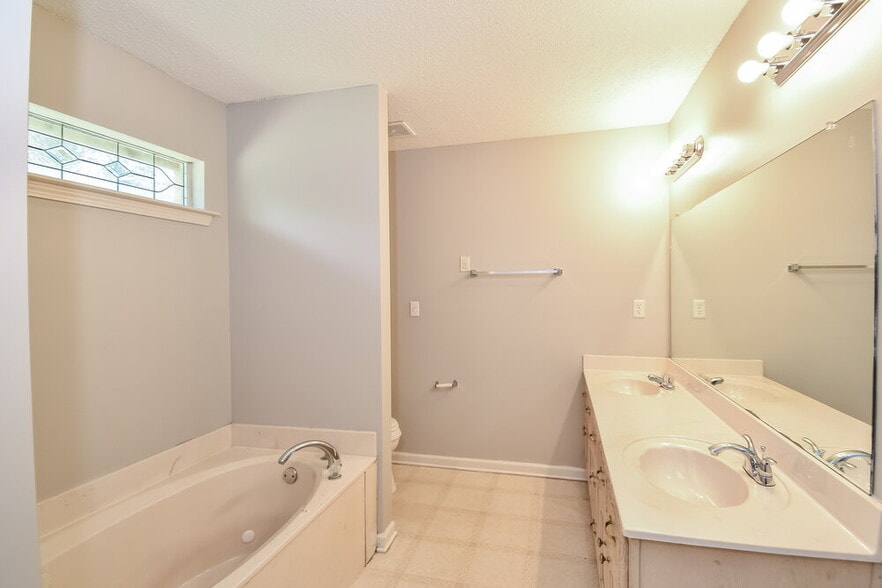 Building Photo - 10746 Pecan View Dr