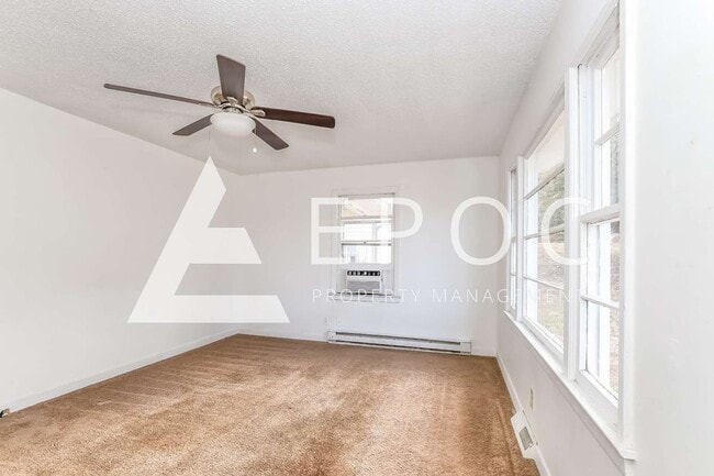 Building Photo - 507 Cox Ave