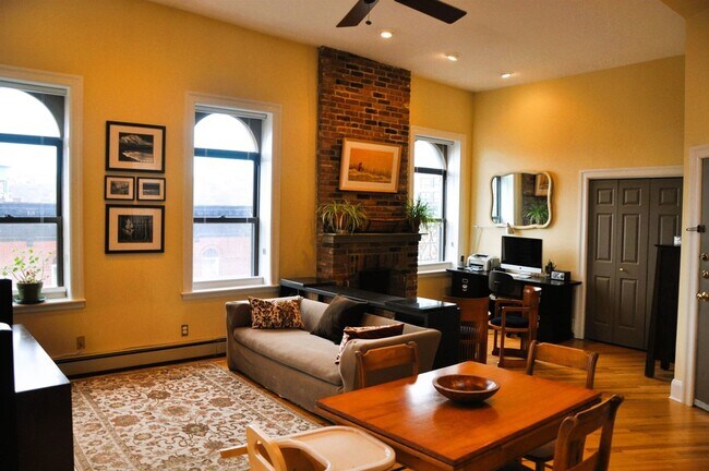 Building Photo - 163 14th St