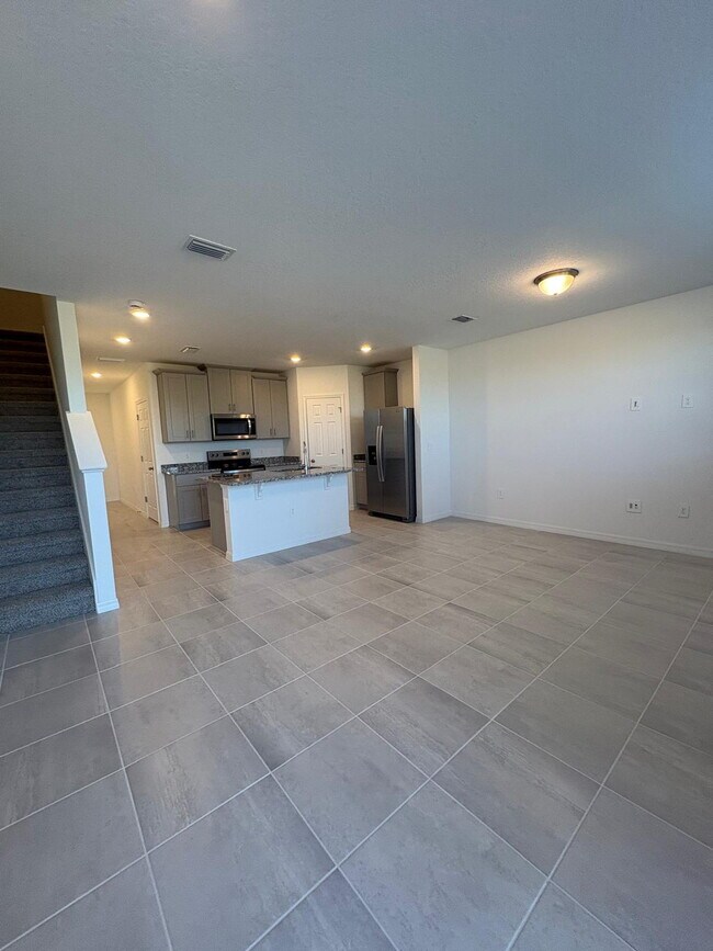 Building Photo - Charming 3-Bedroom Townhome with Private Yard in Clermont