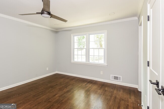 Building Photo - 2730 Cedarbrook Dr