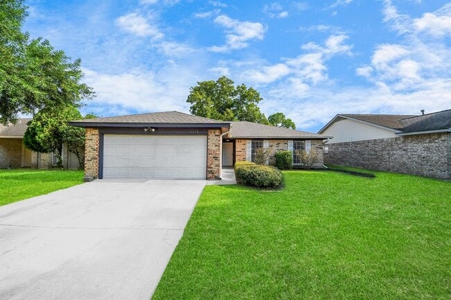 Building Photo - 2318 Hearne Dr