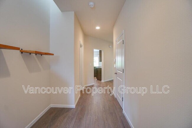 Building Photo - 2273 S Red Tail Loop