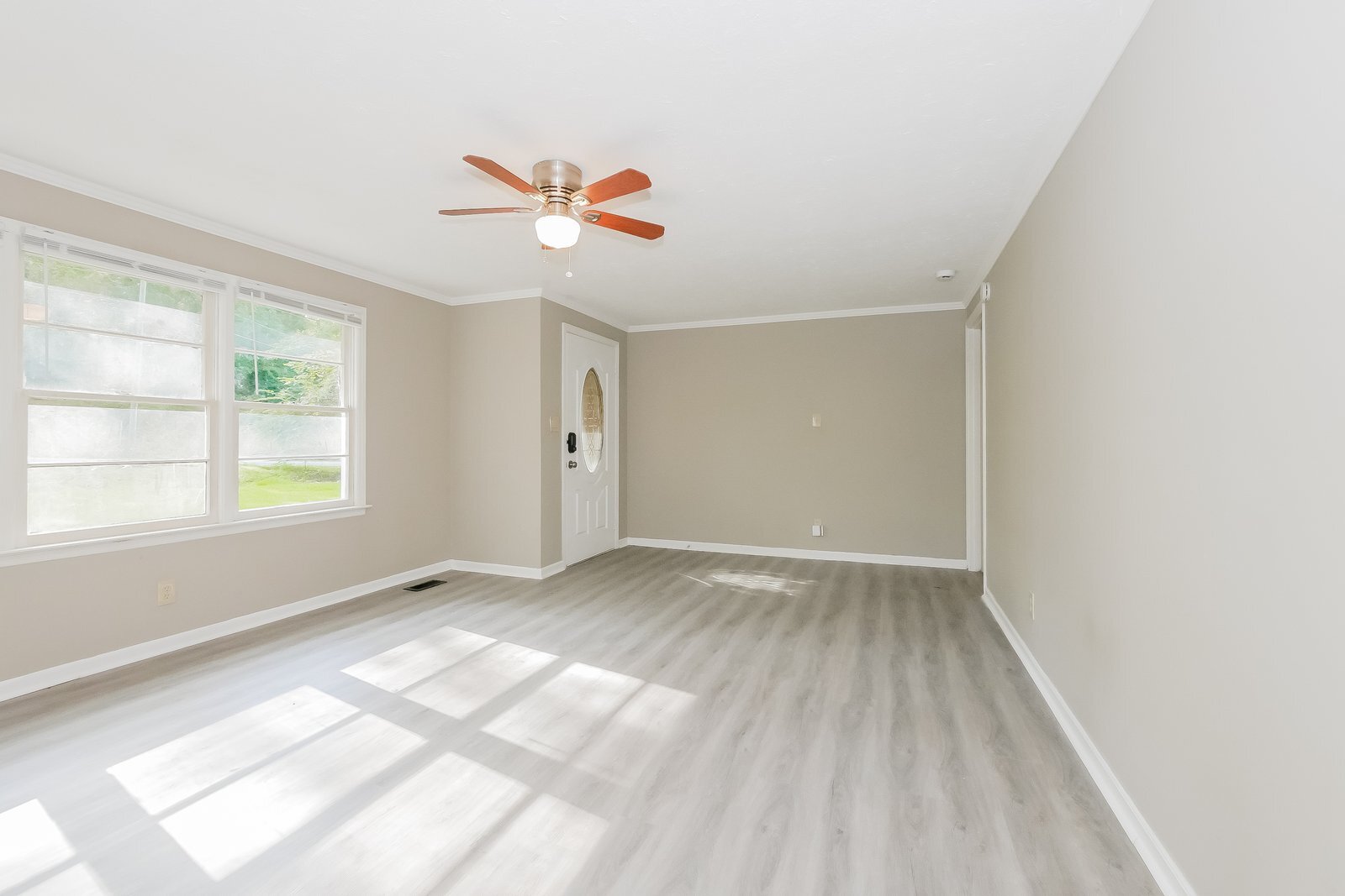 Building Photo - 5434 Lake Dr