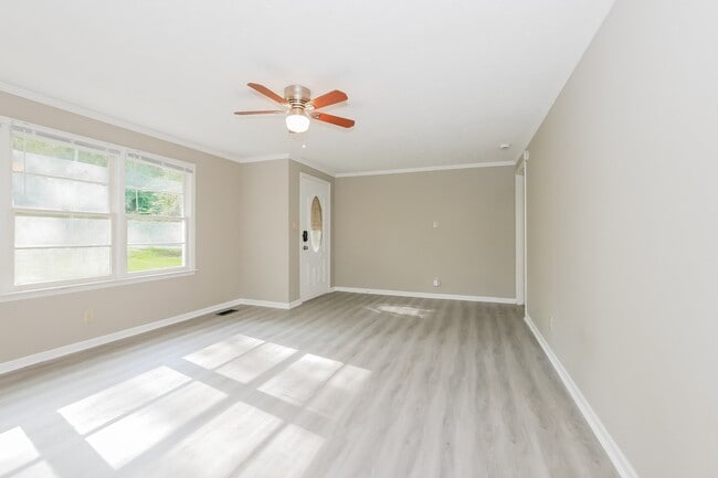 Building Photo - 5434 Lake Dr