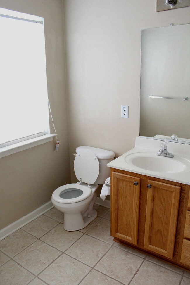 Building Photo - Beautiful 2 bed/2.5 bath condo in Witchduc...