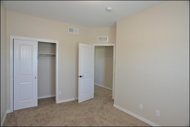 Building Photo - 806 TS Daniel Cadena Dr