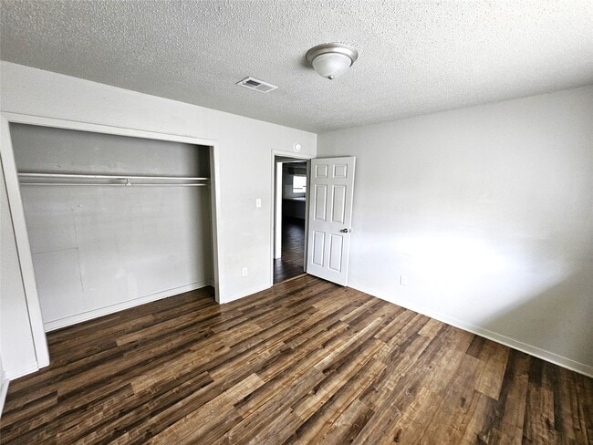 Building Photo - 2421 16th Ave N