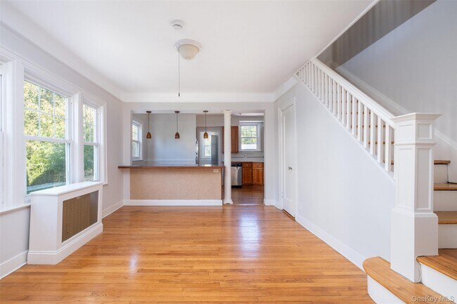 Building Photo - 453 Beach Ave