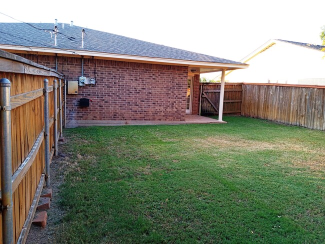 Building Photo - 714 San Saba Dr