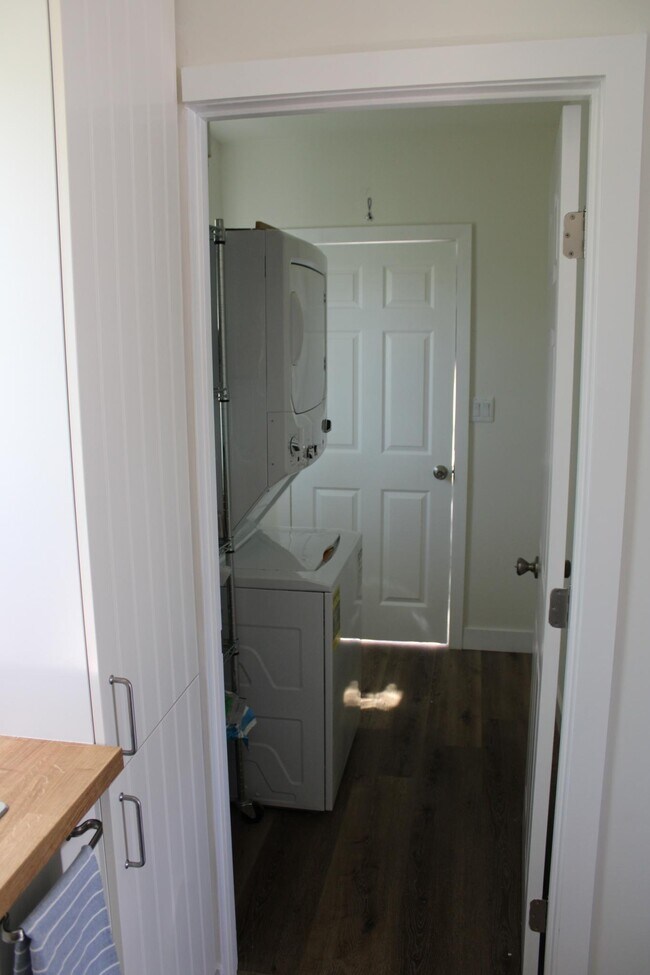 Building Photo - 2824 8th Ave