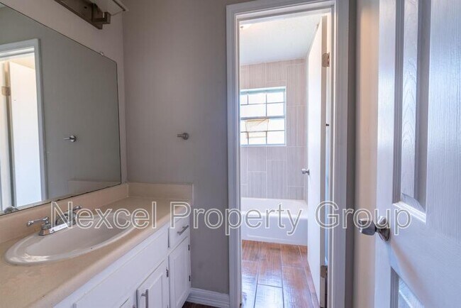 Building Photo - 4262 Sunnyslope Dr