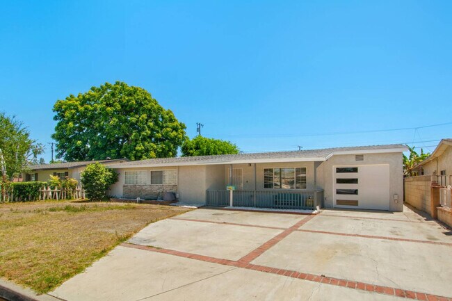 Building Photo - 12602 Citruswood Ave