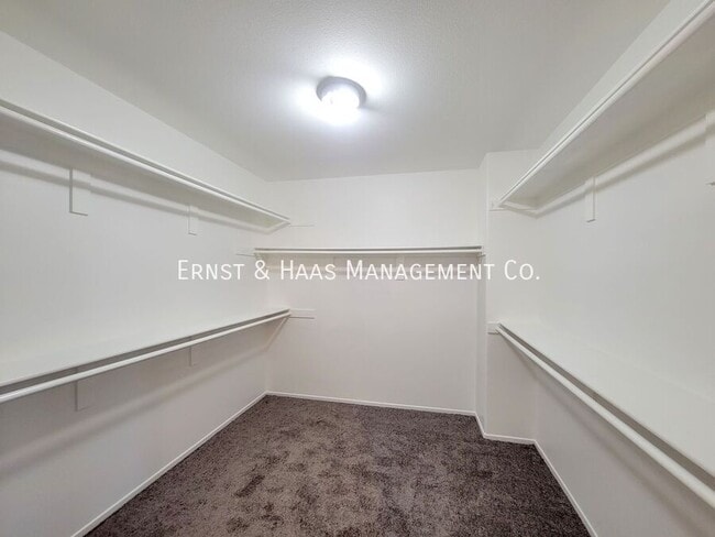 Building Photo - 17528 Yellowwood Way