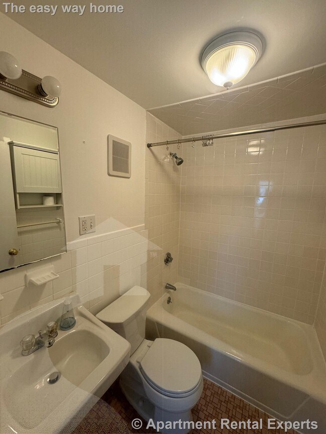 Building Photo - 213 Beacon St