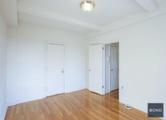 Building Photo - 301 E 38th St