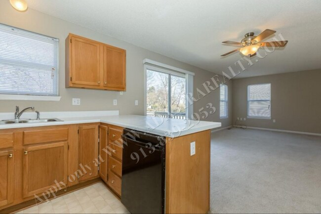 Building Photo - Beautiful 3 Bed 2 Bath Home in North KCMO-...