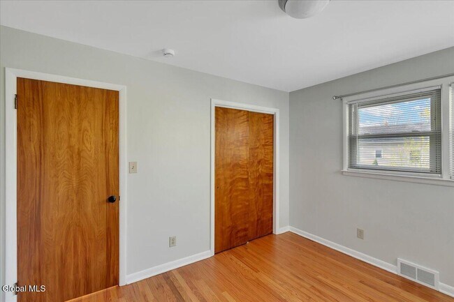 Building Photo - 1165 Cresse Ave