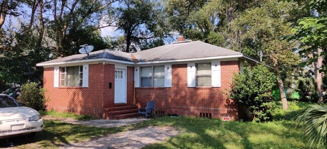 Primary Photo - 8253 Lexington Dr