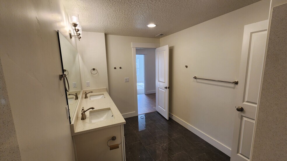 Bathroom - 1467 N Orchard Ridge Ln
