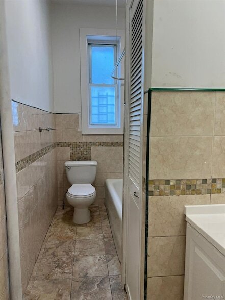 Building Photo - 486 E 95th St