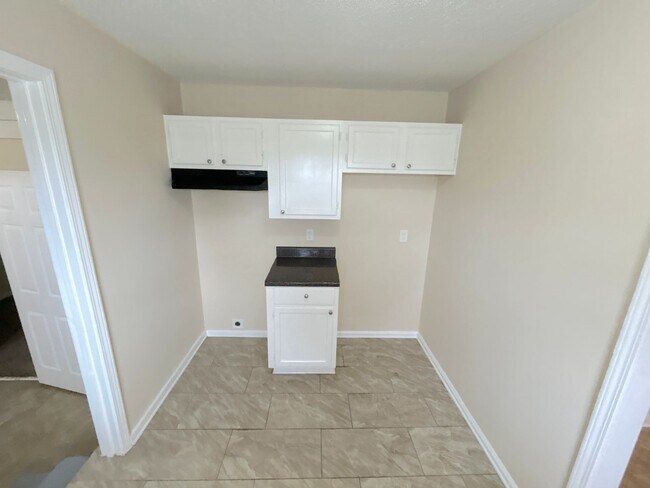 Building Photo - 4376 Willow Rd