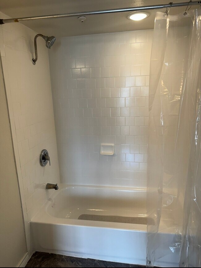 Building Photo - 3130 Walnut Bend Ln