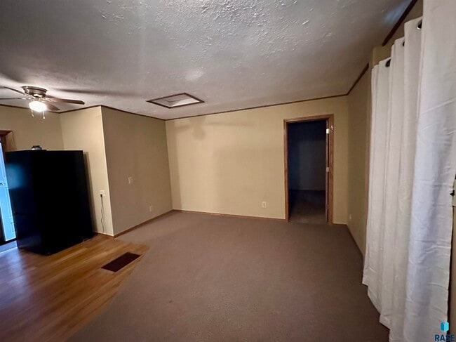 Building Photo - 820 N Cedar St