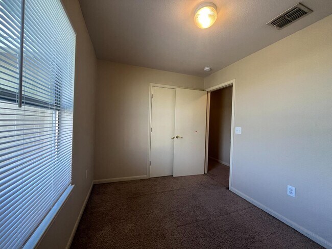 Building Photo - 10503 Hunters Pond