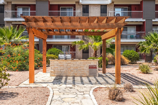 Pergola Covered Gas Grilling - Bellaire Oasis at Oakwell {20211222}