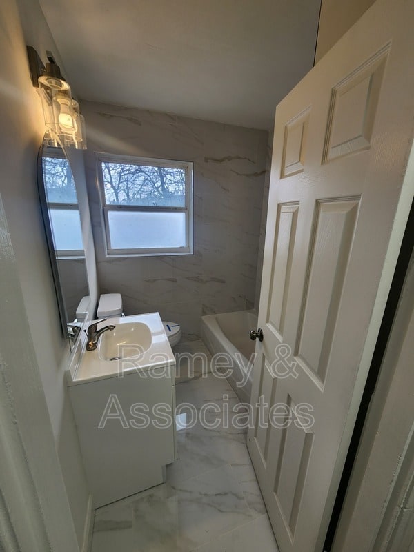 Building Photo - 3700 Taylorsville Rd