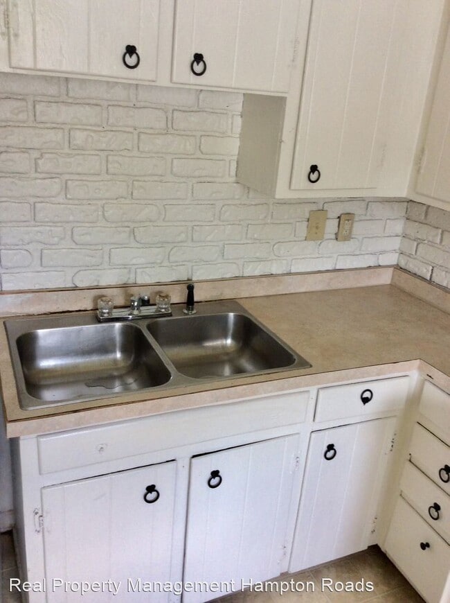 Building Photo - 3 br, 1 bath House - 236 Woodview Avenue