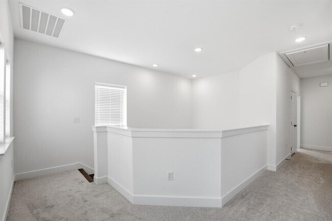 Building Photo - 881 Prominence Wy