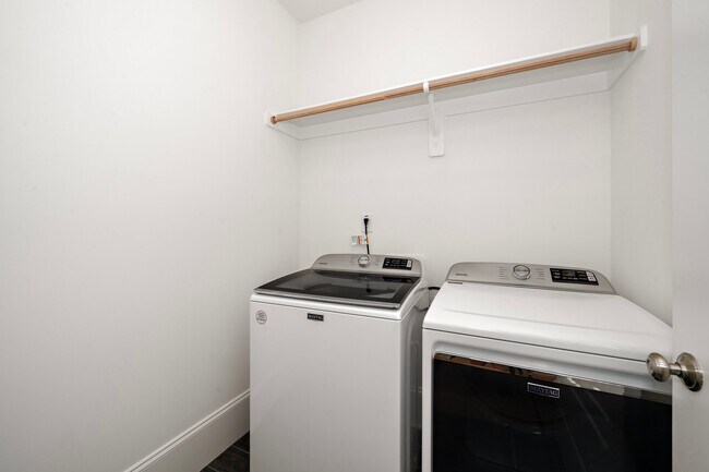 Building Photo - 3801 Lands End Ct