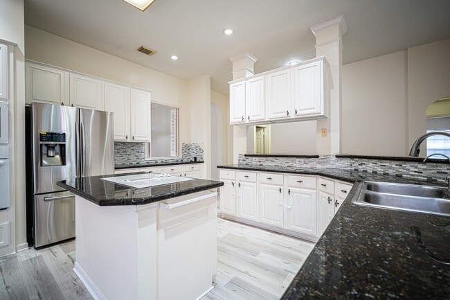 Building Photo - 4503 Oak Valley Dr