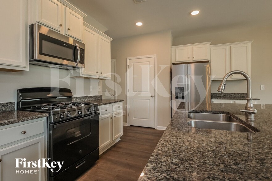 Building Photo - 9714 Fanning Basket Ln