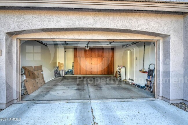 Building Photo - 4273 E Oakland St