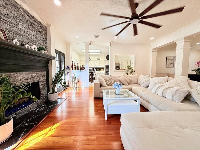 Building Photo - 16002 Garden Hill Ln