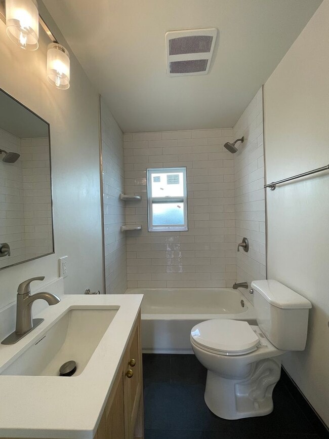 Building Photo - G22500E