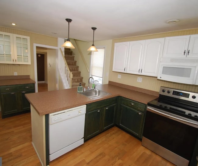 Building Photo - Charming 2-Bedroom Single-Family Home – Pr...