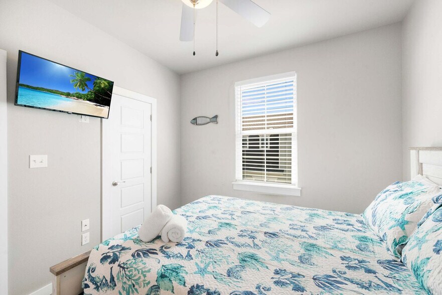 Building Photo - 1701 S Station St