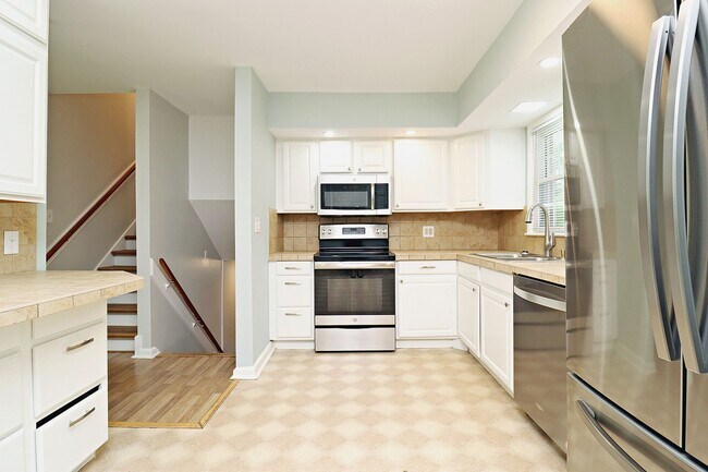 Building Photo - Convenient to Rt 29 & The Shops at Stonefield