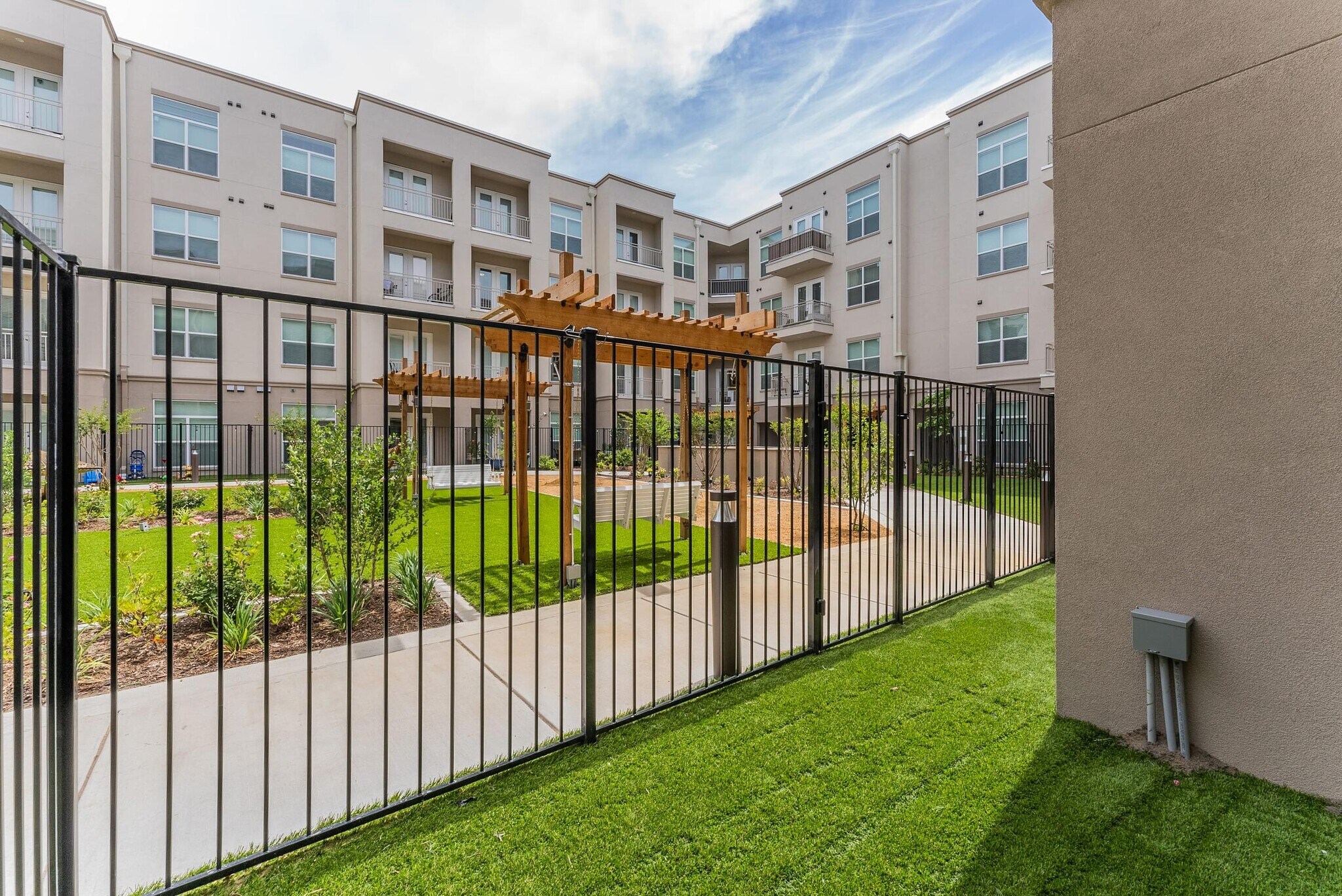 Building Photo - 3000 Bardin Rd