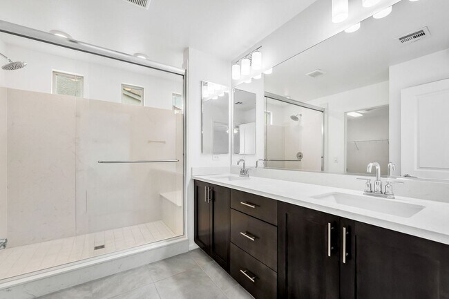 Building Photo - Modern Southwest Retreat with Flexible Living Spaces!